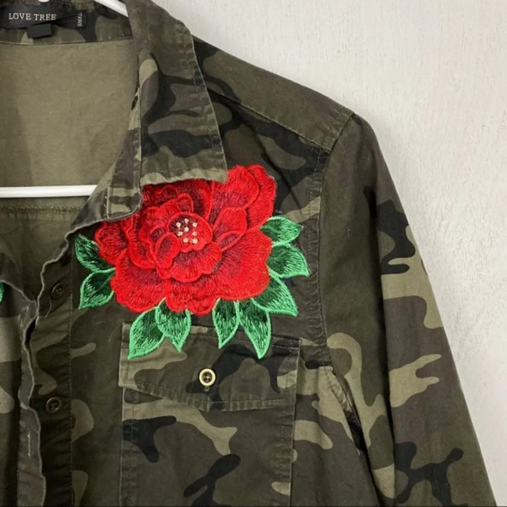 Love Tree Green Camo Rose Embroidered Button-Down Shirt - Picture 2 of 4
